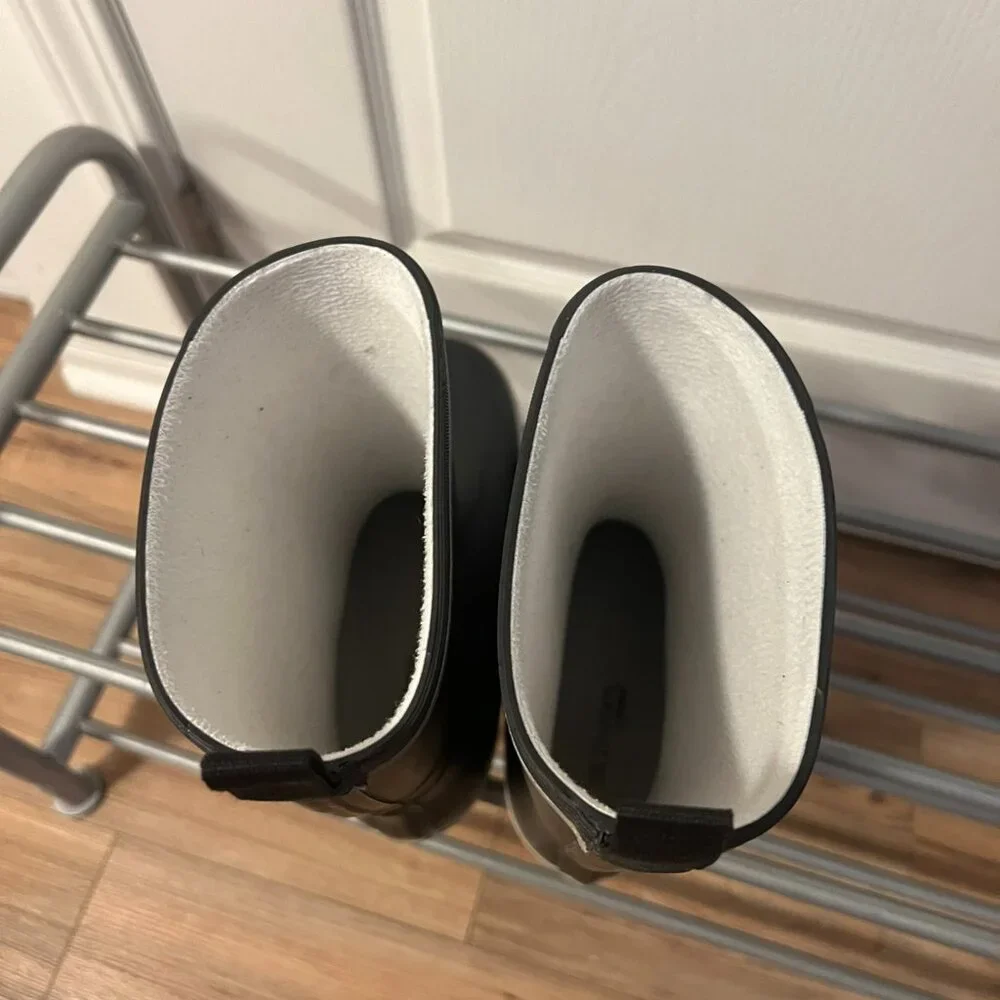 Tretorn Rain Boots Black Pull On Size 7 US 37 EU - Picture 5 of 7